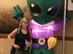 7 - Dana & Alien